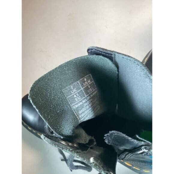 Grandpa mob wife clean girl office fairy core Dr. Martens Women's Boots Size 9 - Picture 3 of 3